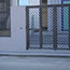 Puerta exterior en diagonal